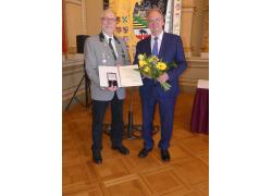 Kreisschützenmeister Hartmut Neumann wurde mit der Ehrennadel des Landes Sachsen-Anhalt durch den Ministerpräsidenten Dr. Reiner Haseloff ausgezeichnet.